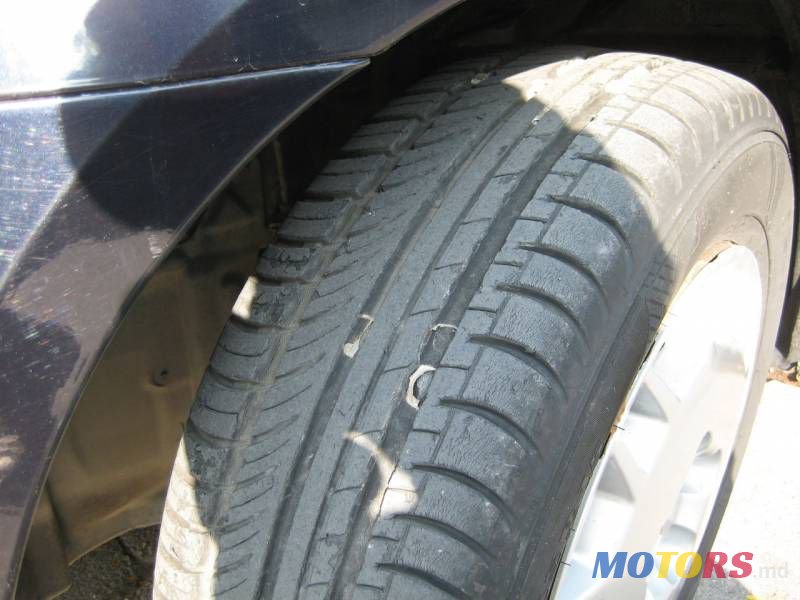 1999' Mitsubishi Space Wagon photo #2