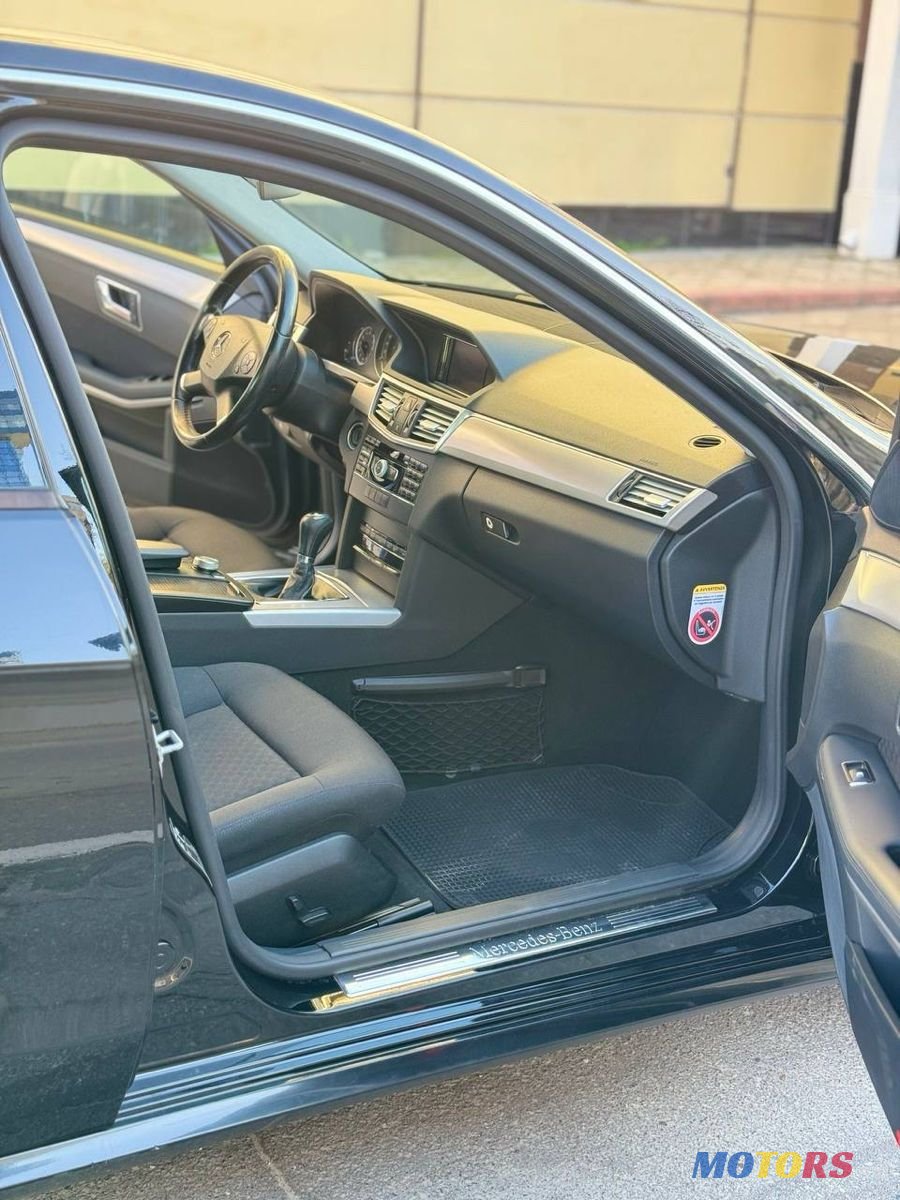 2009' Mercedes-Benz E-Class photo #4