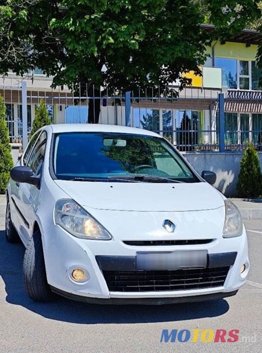 2011' Renault Clio photo #1