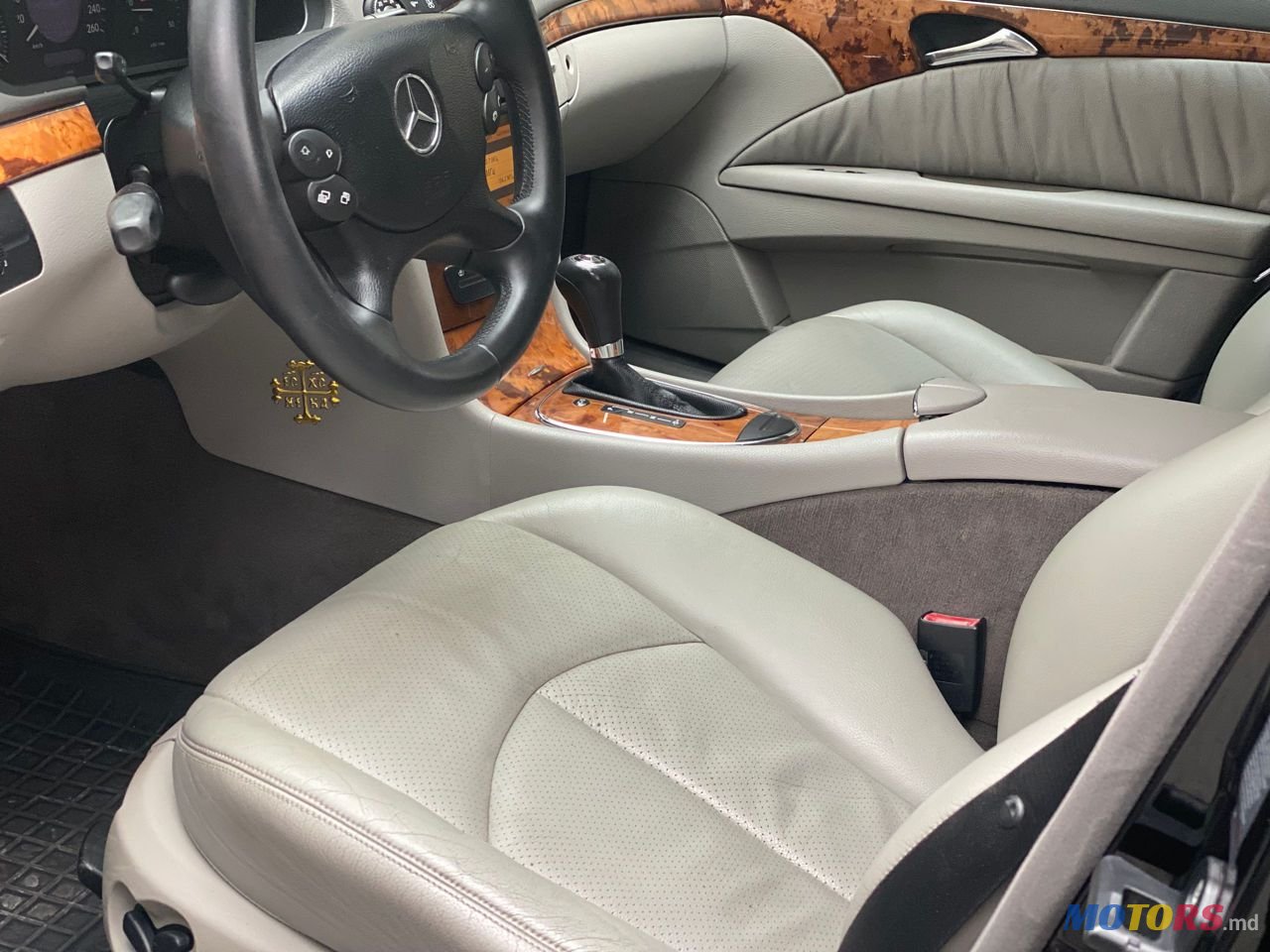 2009' Mercedes-Benz E Класс photo #5