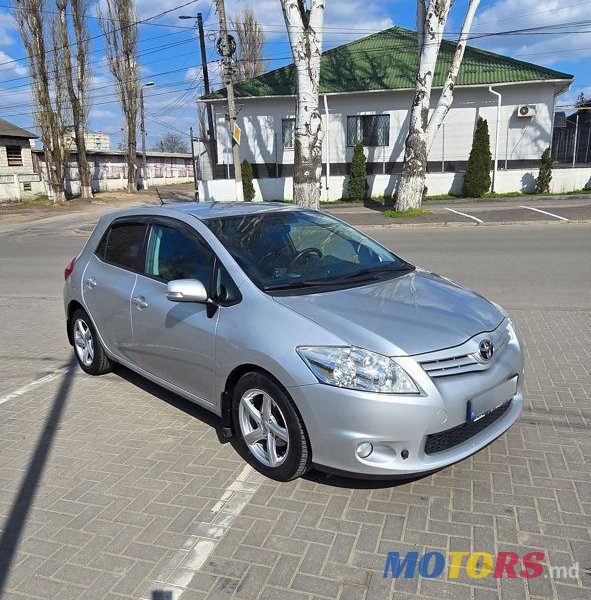 2010' Toyota Auris photo #2