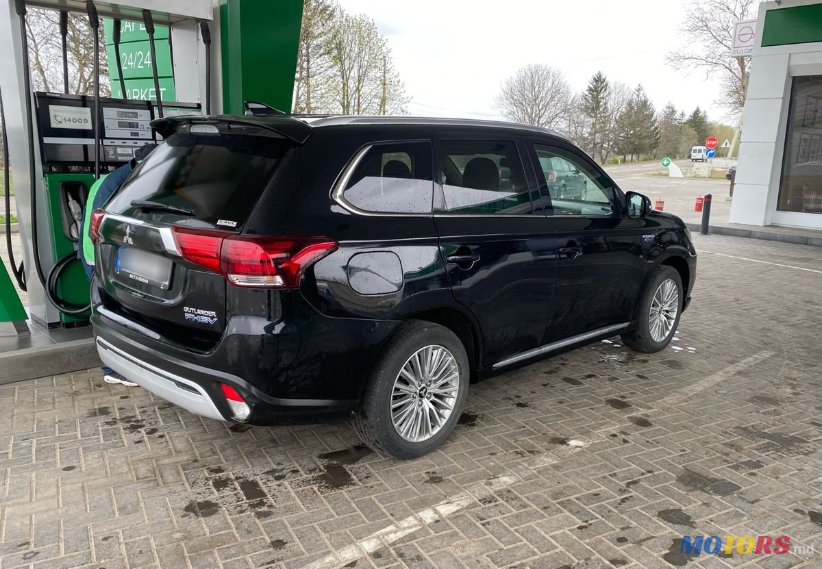 2019' Mitsubishi Outlander photo #5