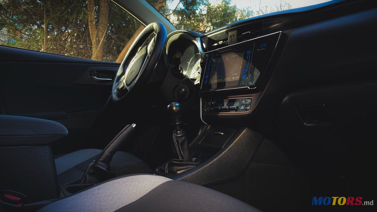 2015' Toyota Auris photo #5