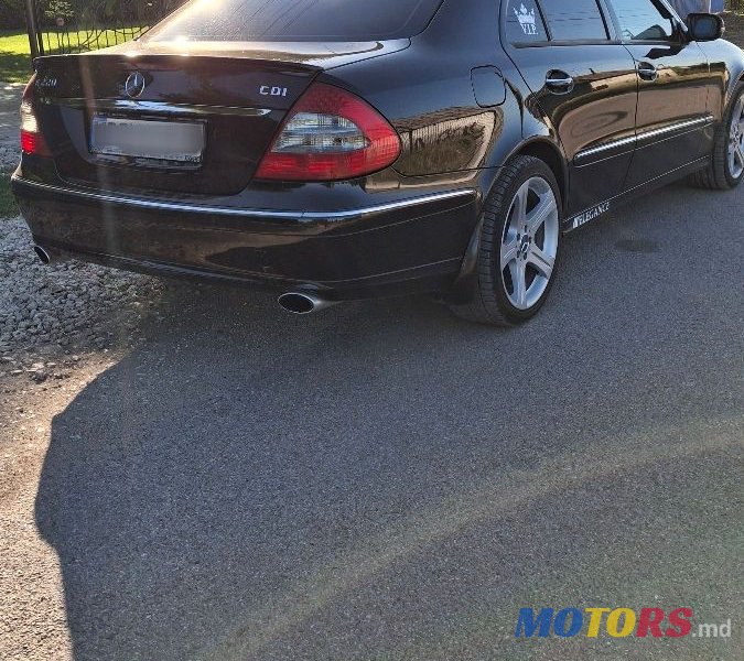 2008' Mercedes-Benz E-Class photo #3
