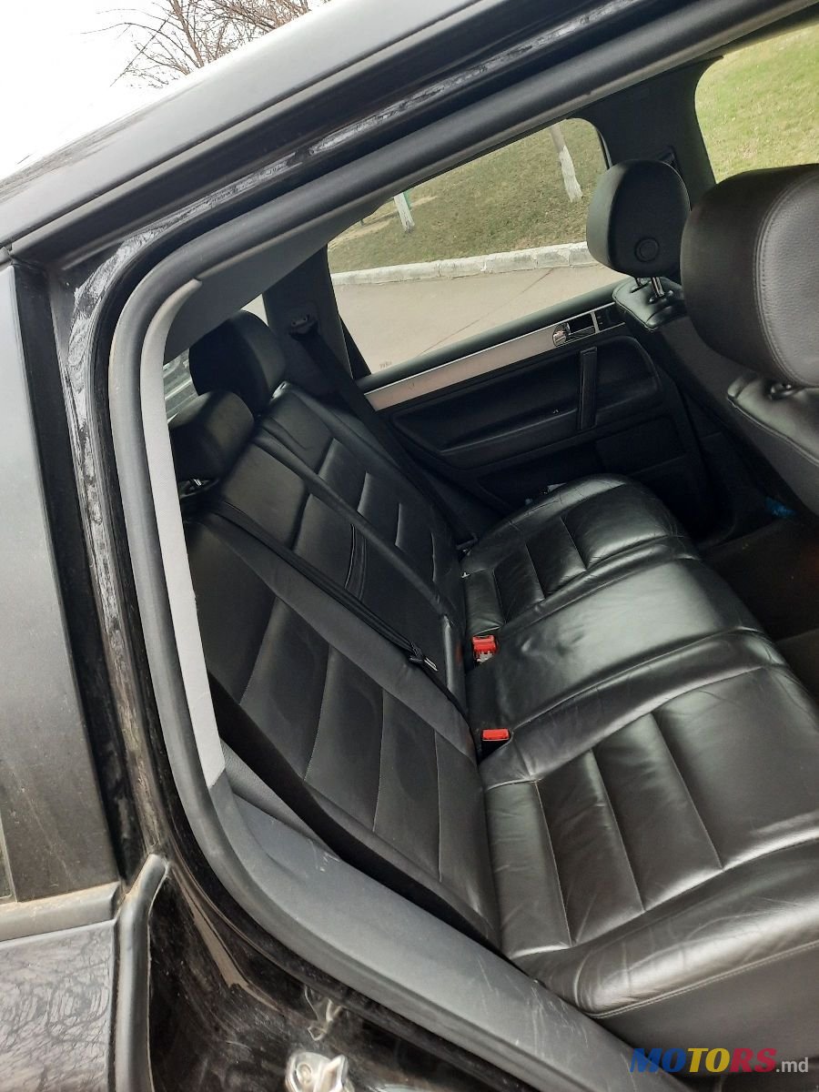 2005' Volkswagen Touareg photo #4