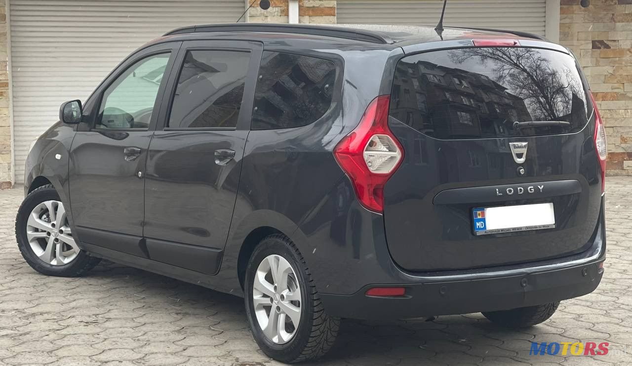 2013' Dacia Lodgy photo #3