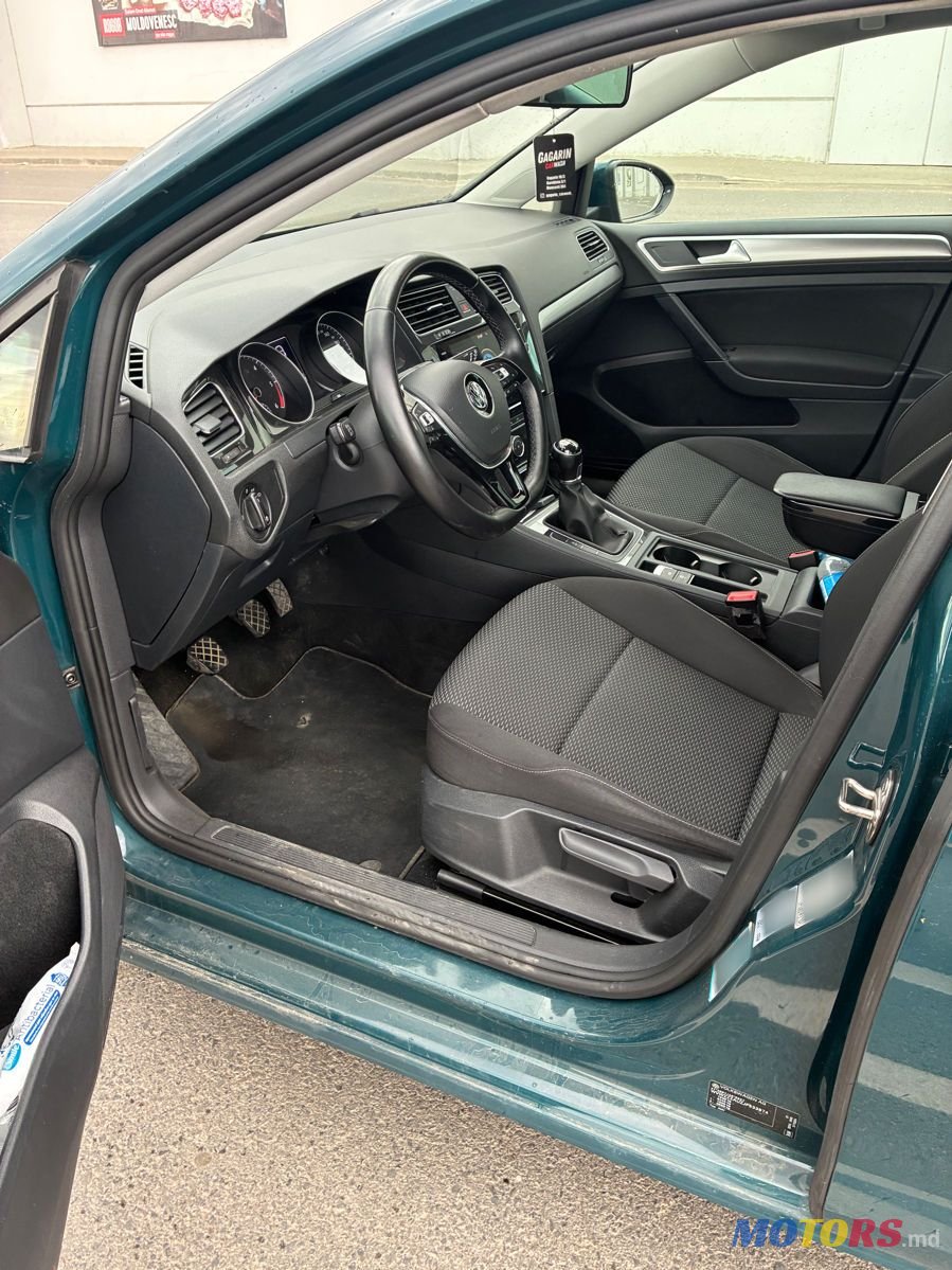 2017' Volkswagen Golf photo #3