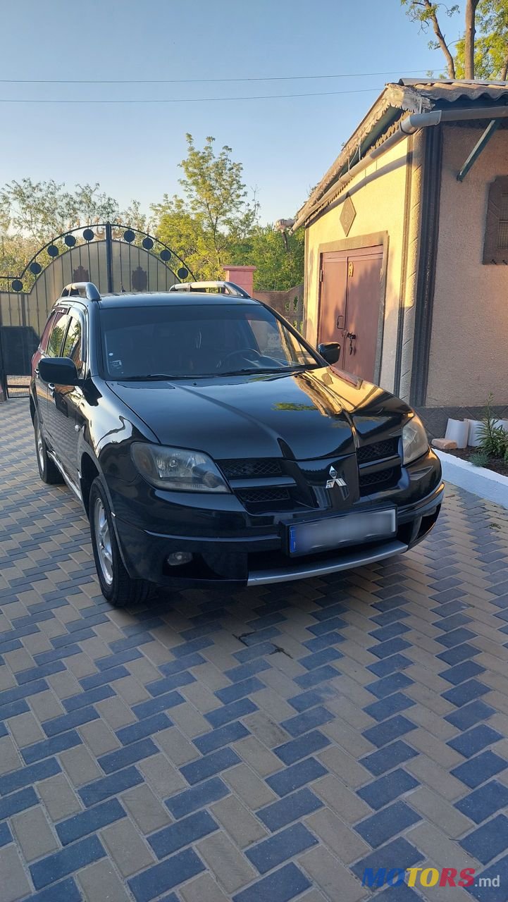 2005' Mitsubishi Outlander photo #3