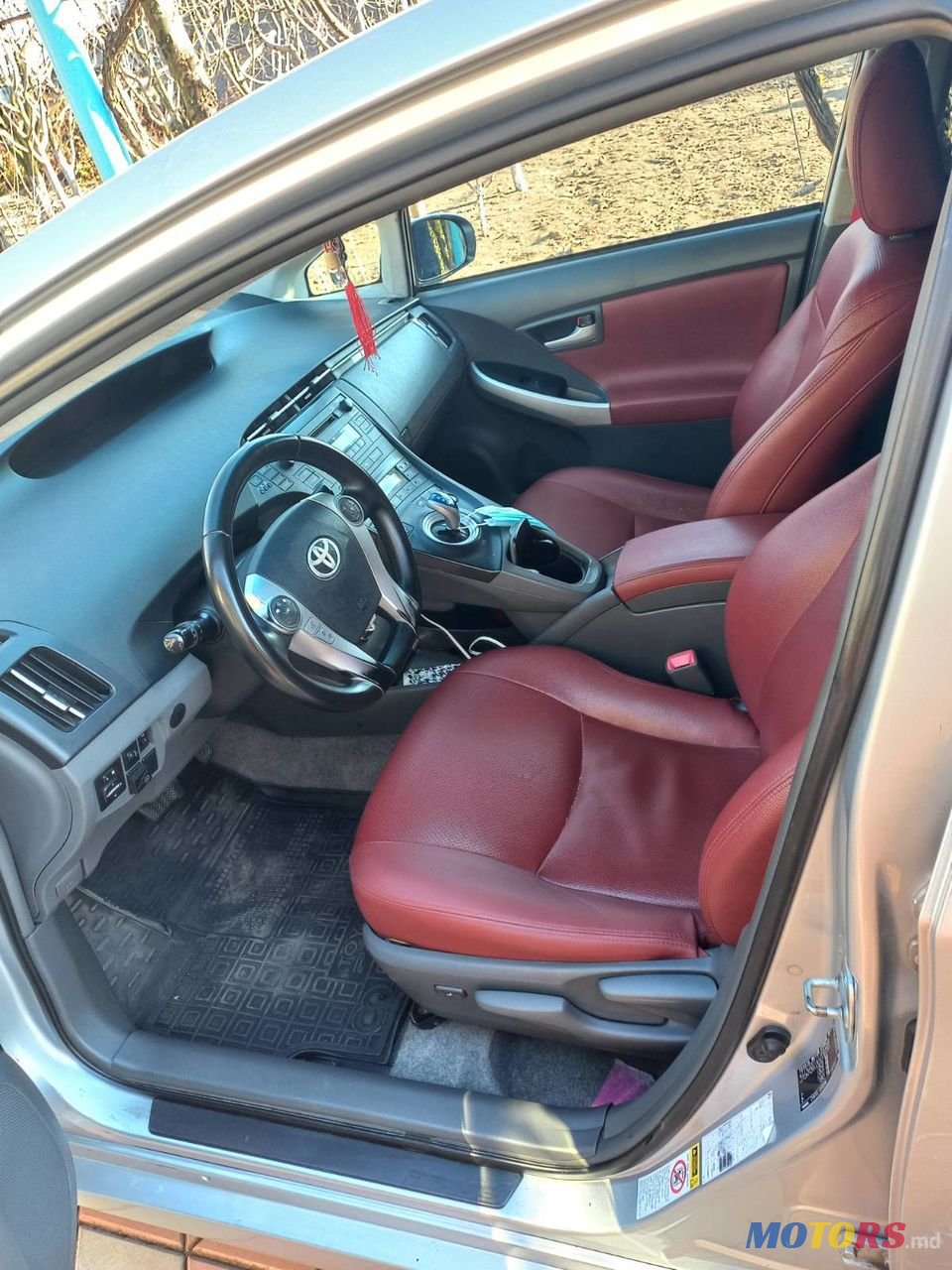 2010' Toyota Prius photo #3