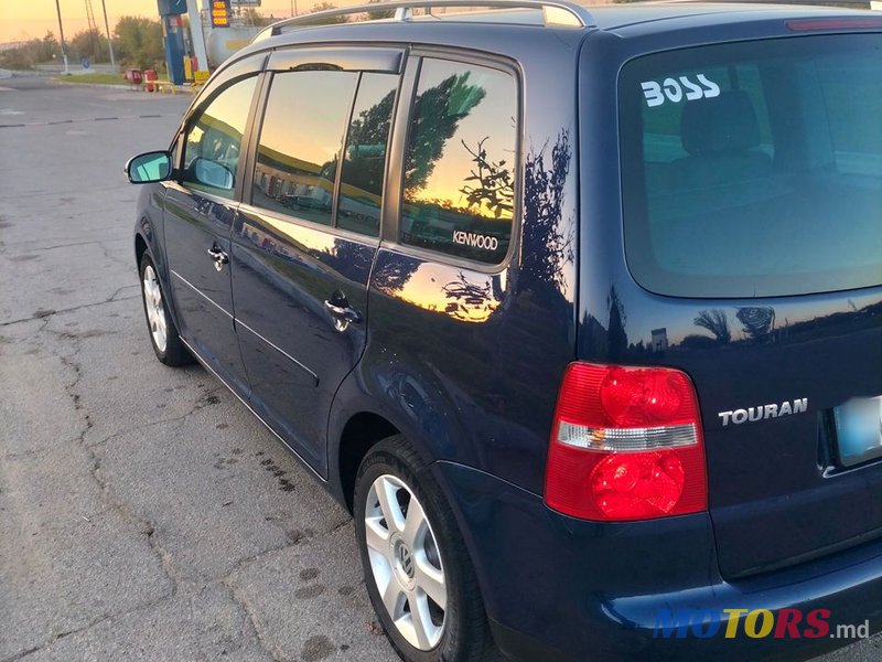 2005' Volkswagen Touran photo #6