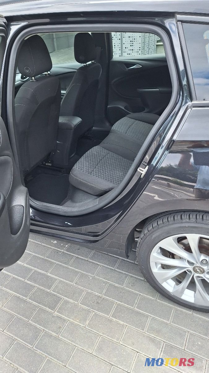 2016' Opel Astra photo #6