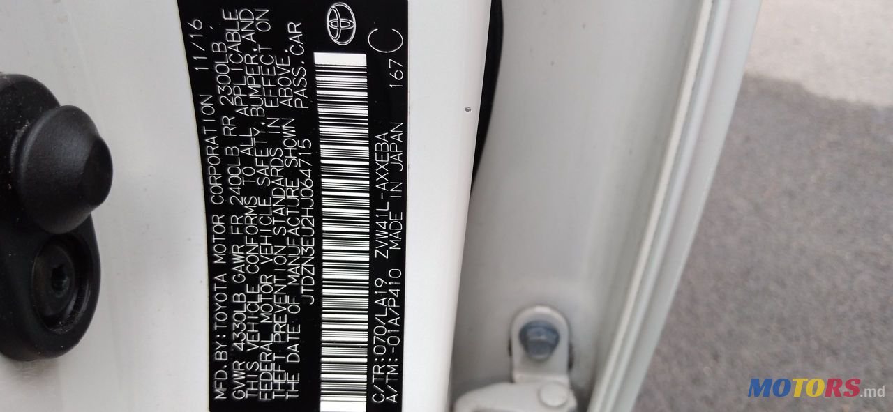 2016' Toyota Prius v photo #5