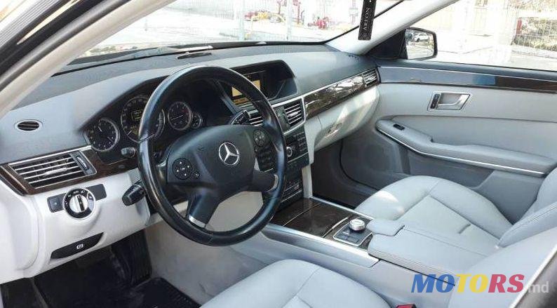 2011' Mercedes-Benz E photo #2