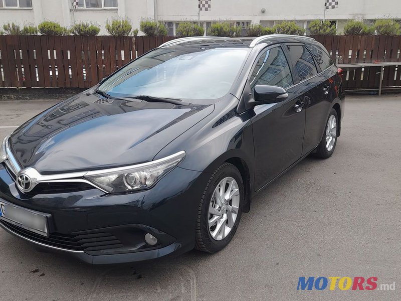 2015' Toyota Auris photo #2