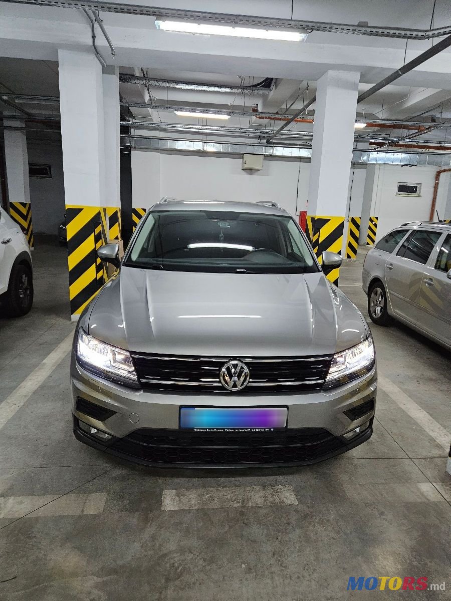 2018' Volkswagen Tiguan photo #2