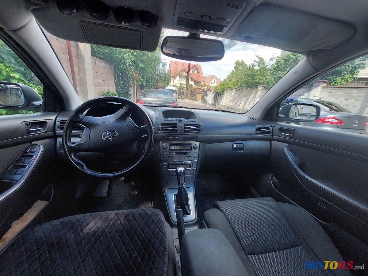 2005' Toyota Avensis photo #5