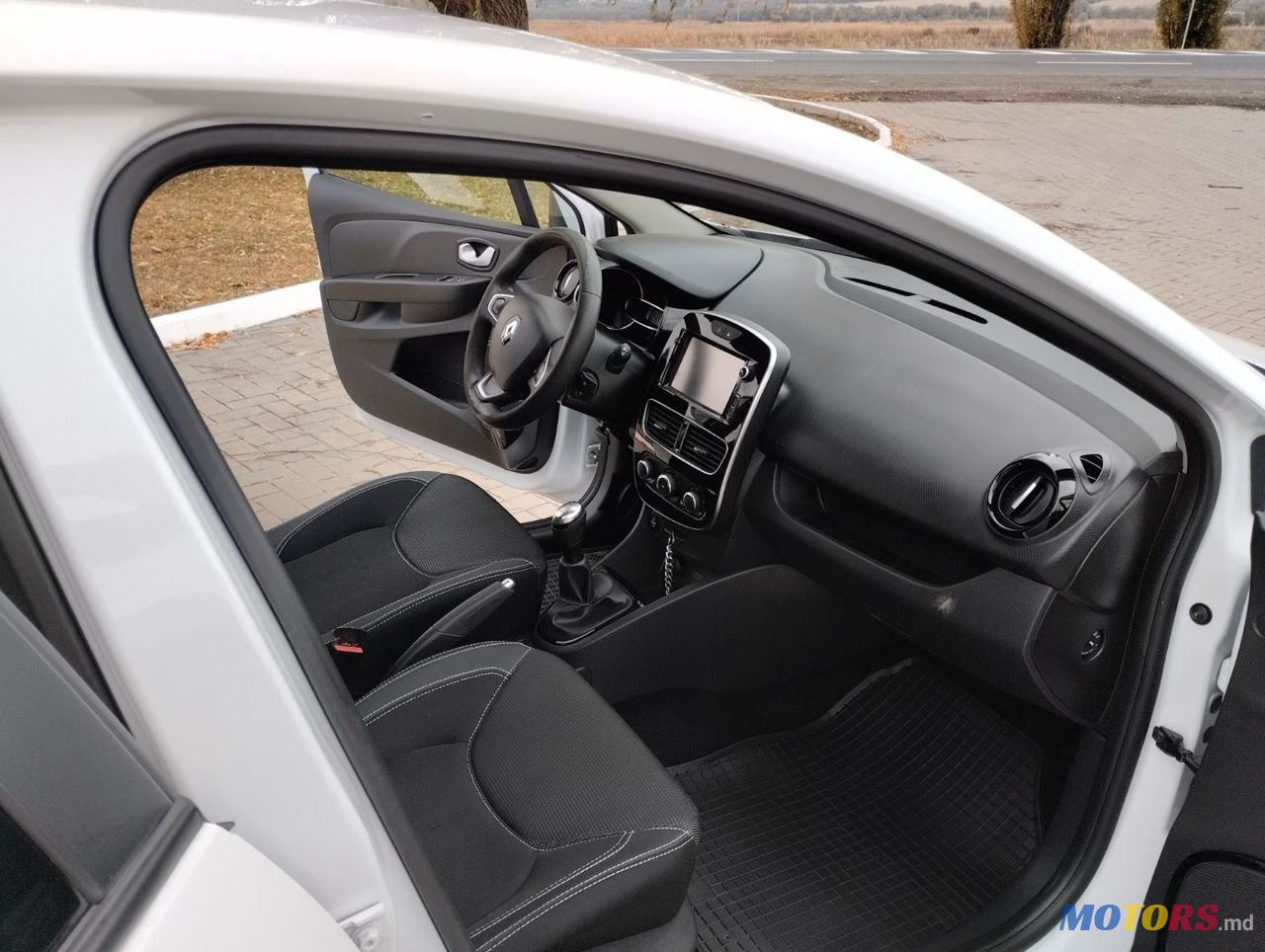 2016' Renault Clio photo #5