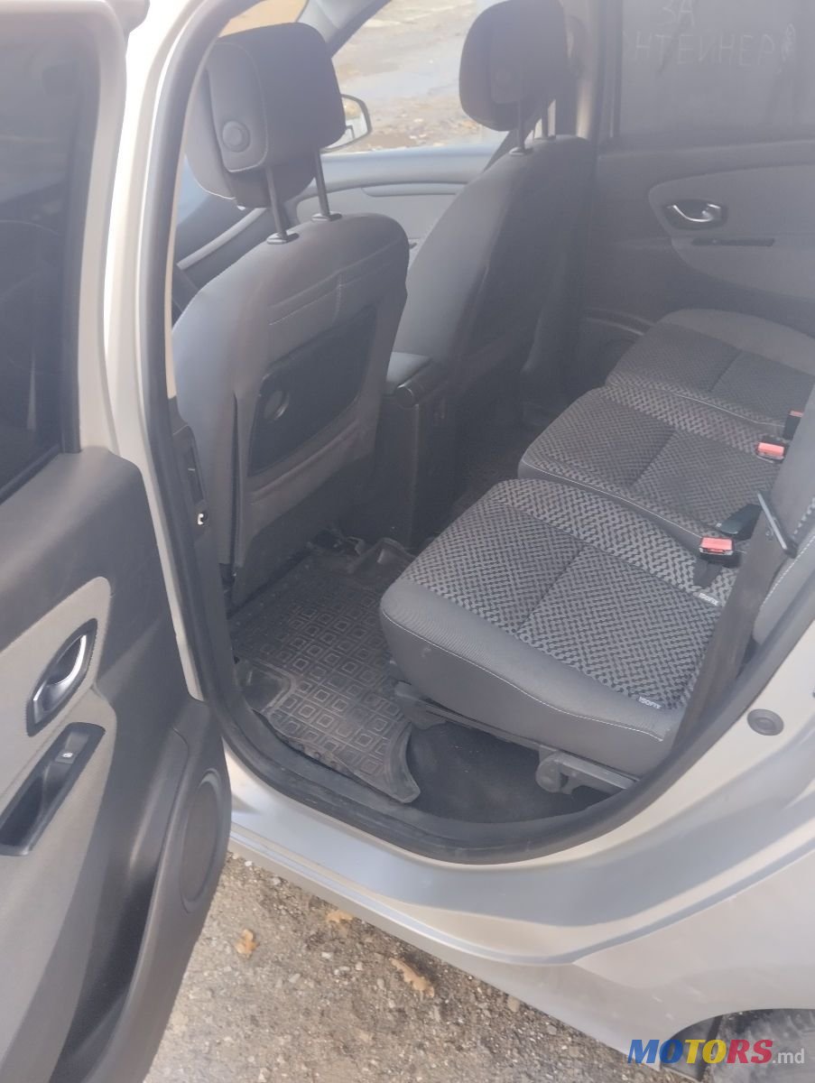 2011' Renault Grand Scenic photo #6