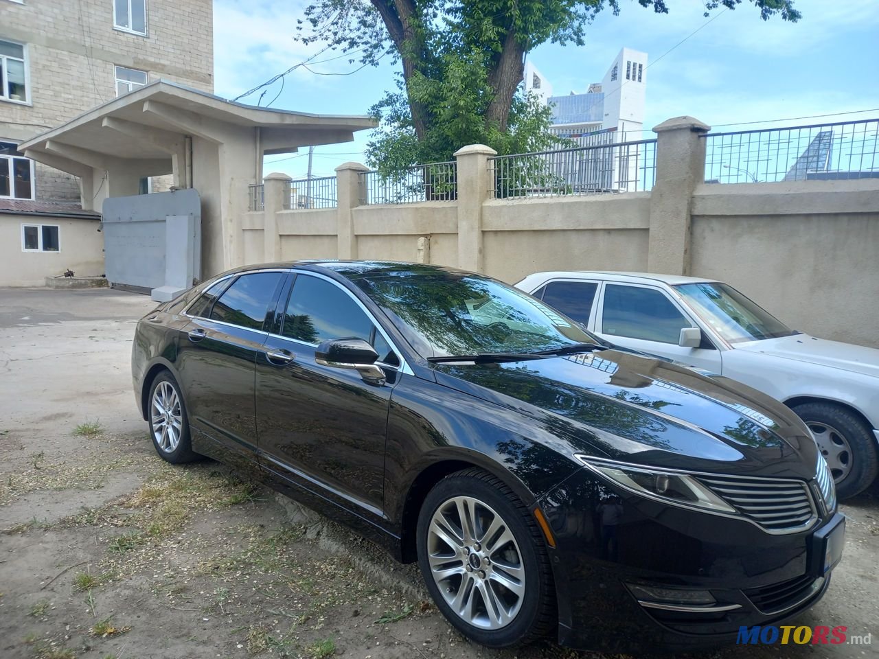 2014' Lincoln MKZ photo #3