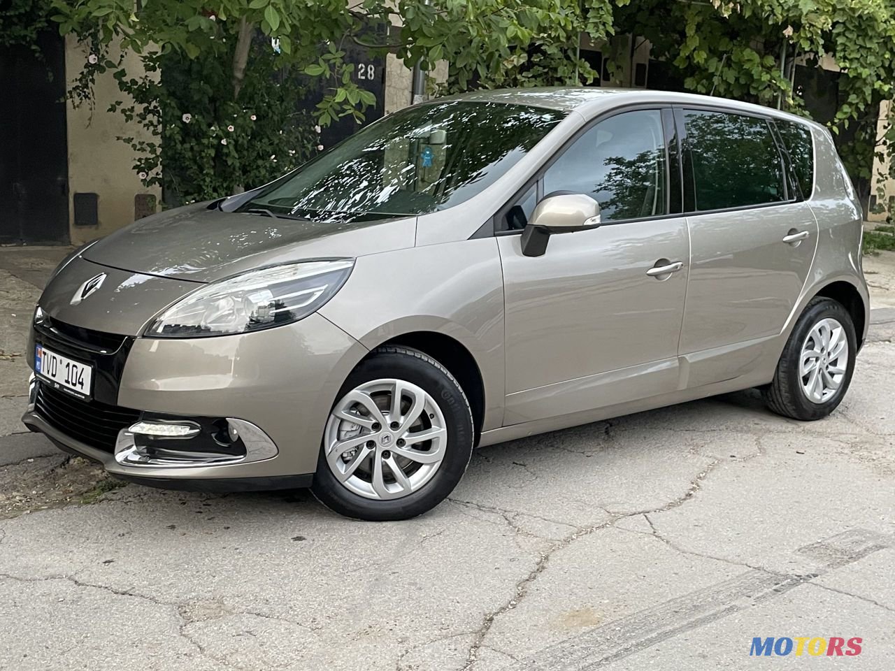 2012' Renault Scenic photo #1