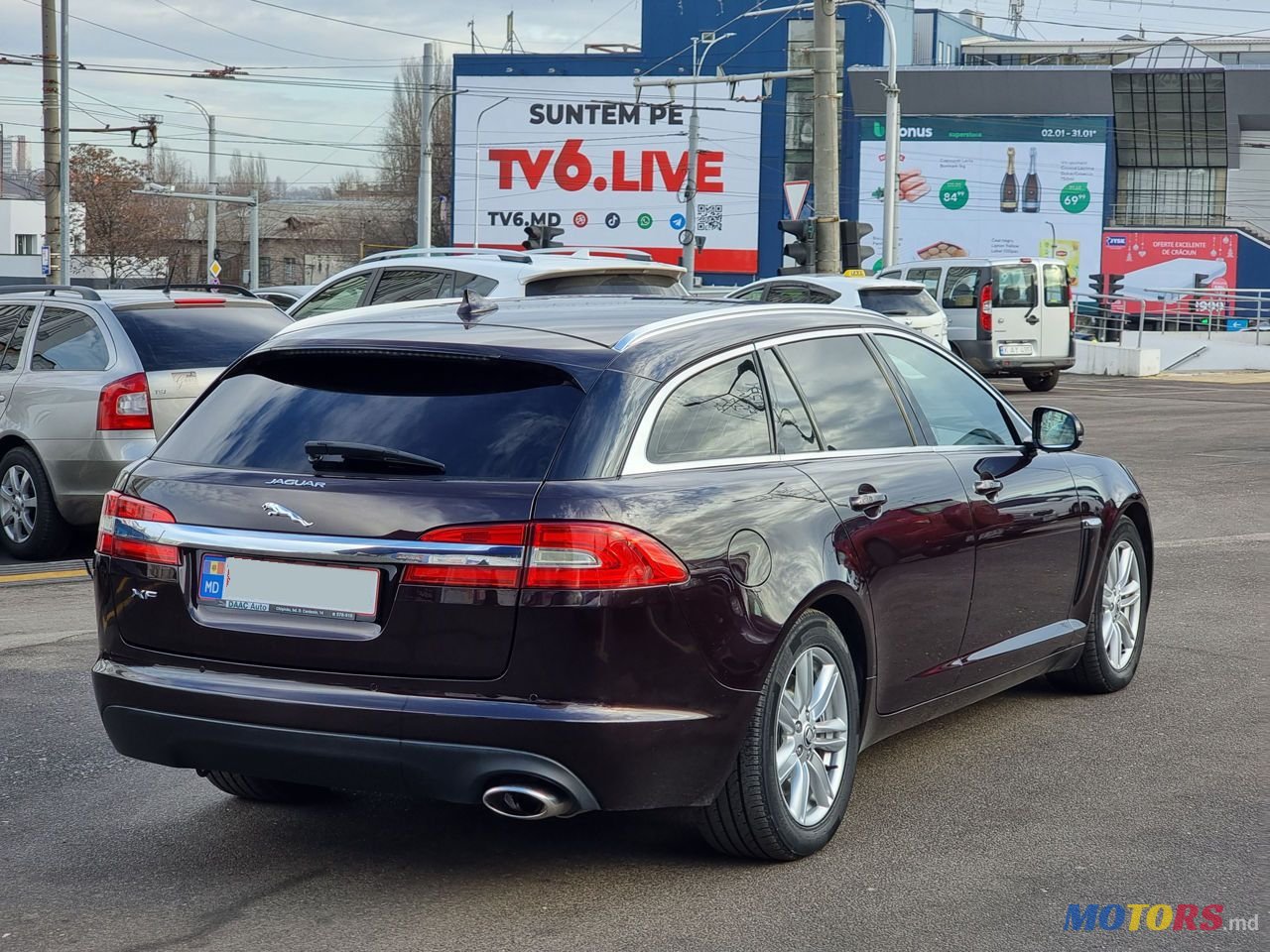 2013' Jaguar XF photo #6