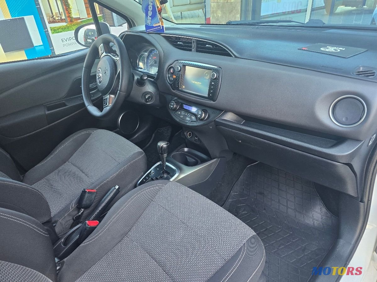 2015' Toyota Yaris photo #2