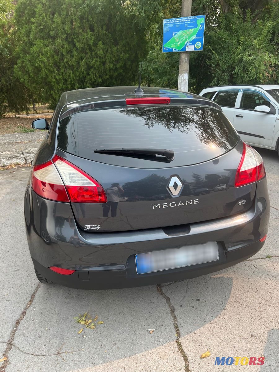 2011' Renault Megane photo #2