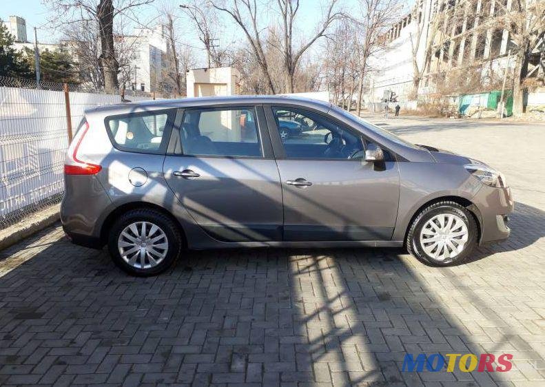 2012' Renault Grand Scenic photo #1