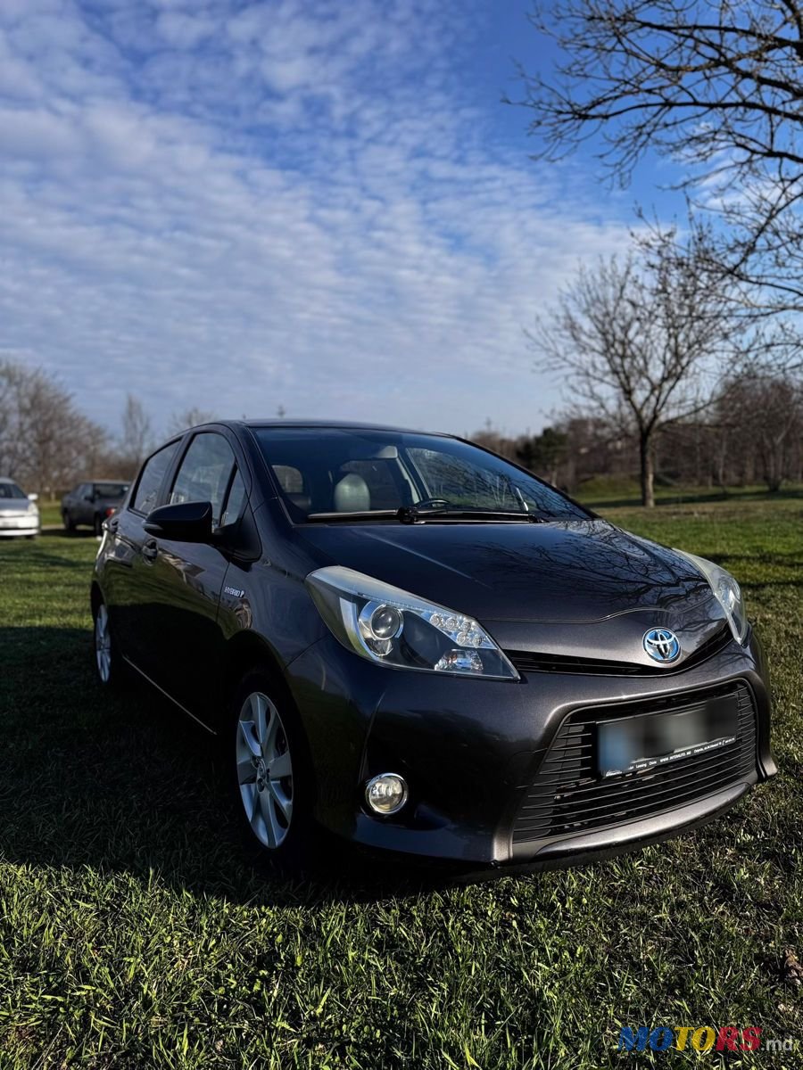 2013' Toyota Yaris photo #4