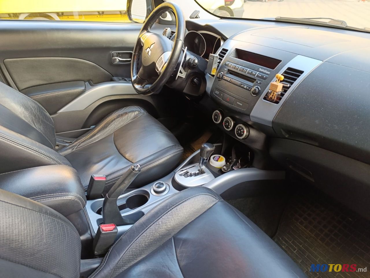 2008' Mitsubishi Outlander photo #3