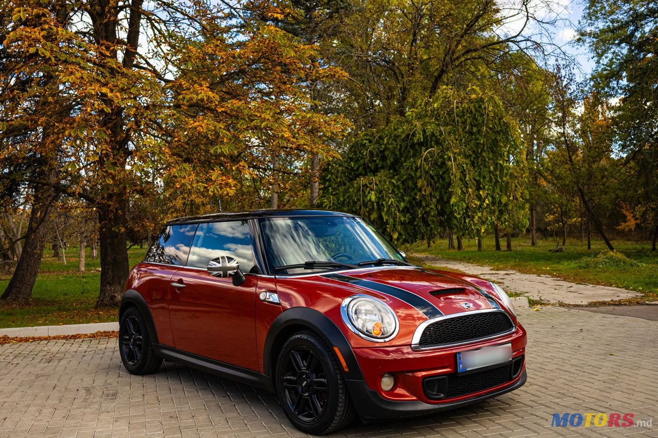 2013' MINI Cooper S photo #2