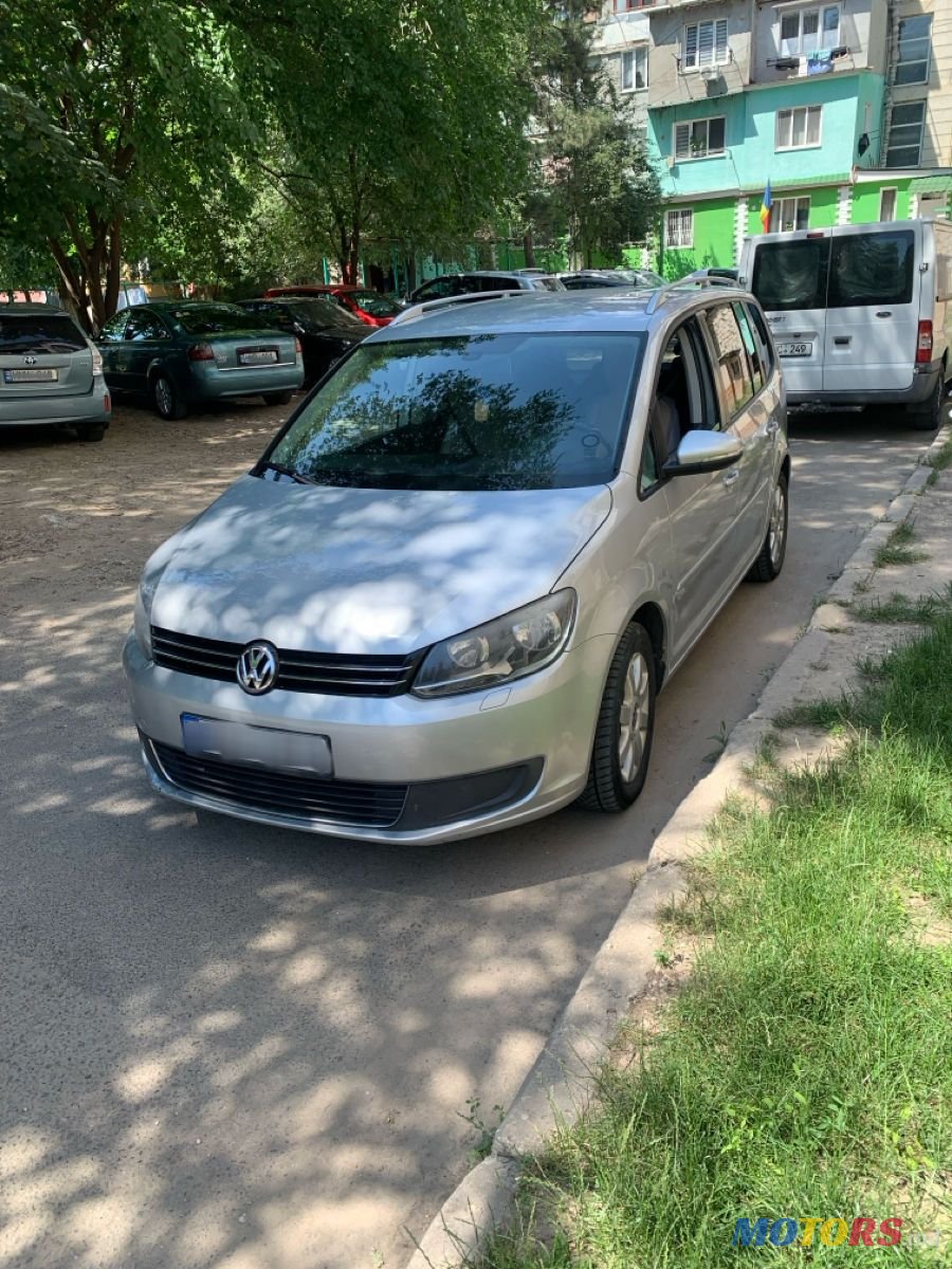 2010' Volkswagen Touran photo #1