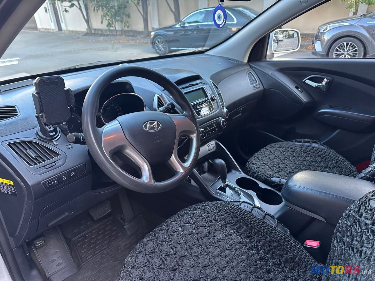 2011' Hyundai Tucson photo #5