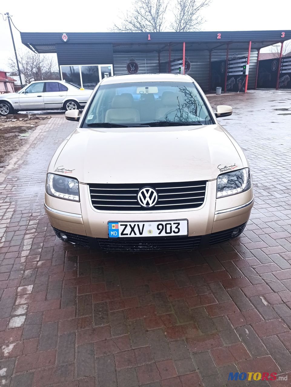 2002' Volkswagen Passat photo #3
