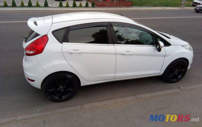 2009' Ford Fiesta photo #2