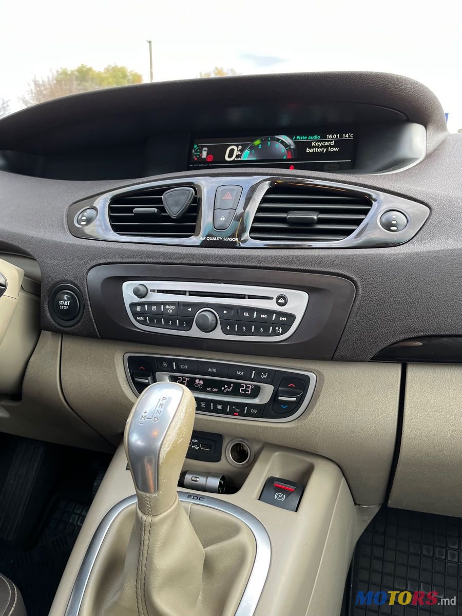 2012' Renault Grand Scenic photo #6