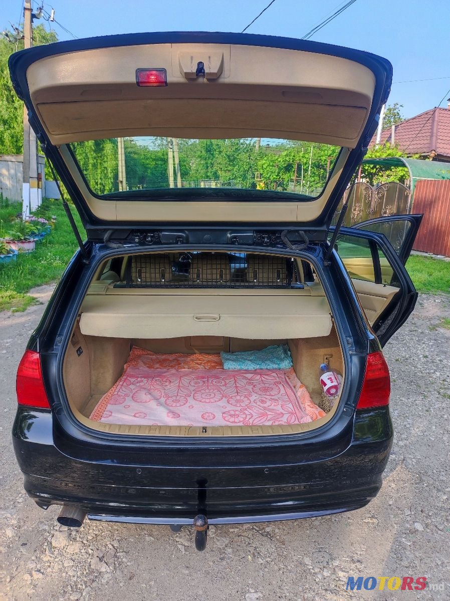 2010' BMW 3 Series photo #2