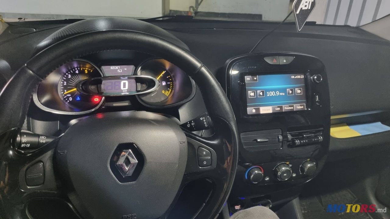 2014' Renault Clio photo #6