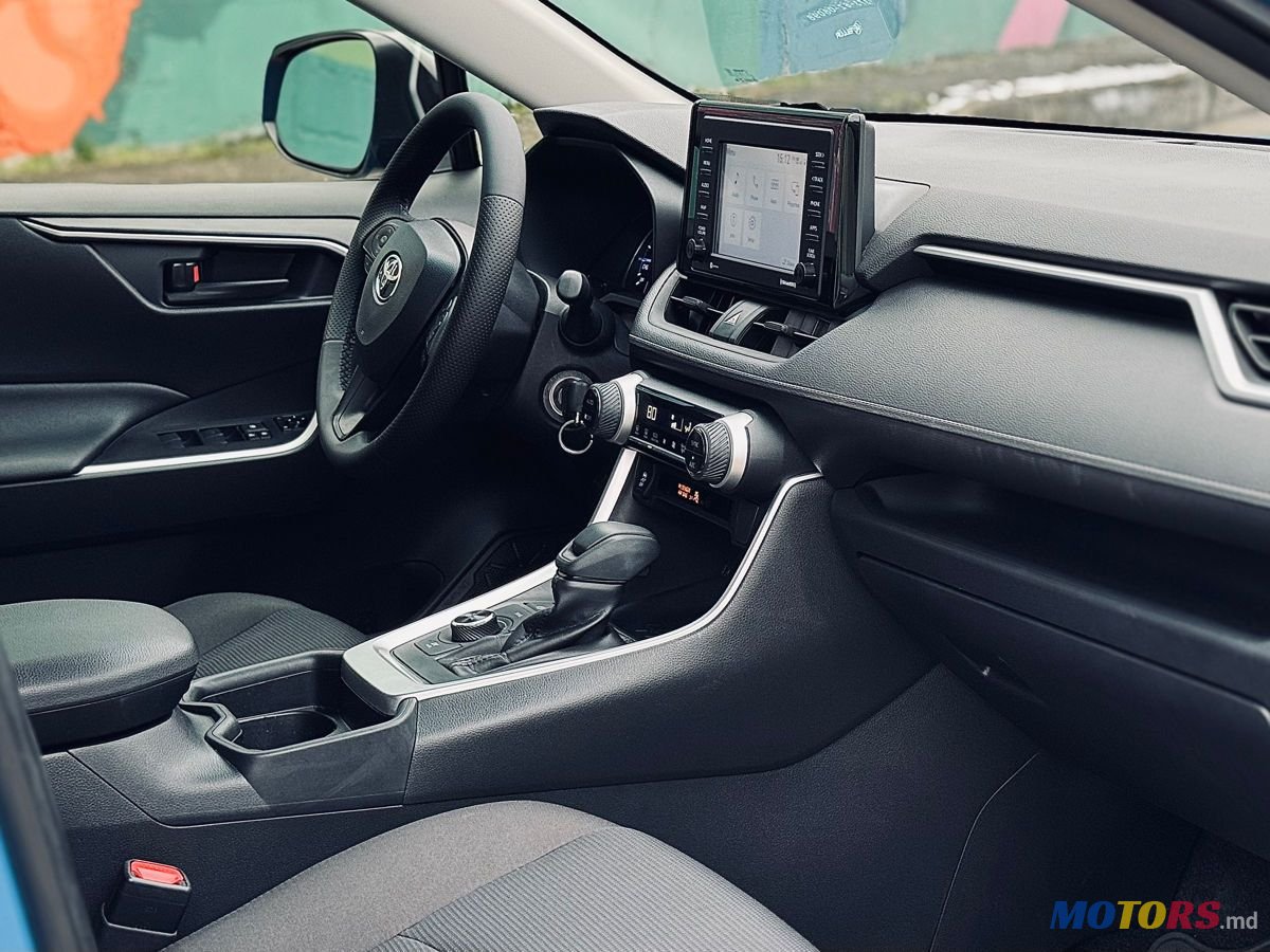2020' Toyota RAV4 photo #4