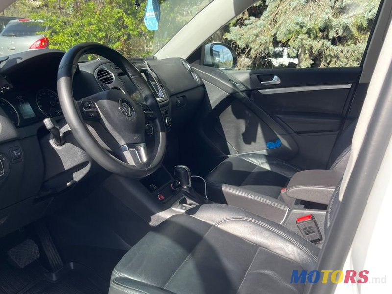 2016' Volkswagen Tiguan photo #5
