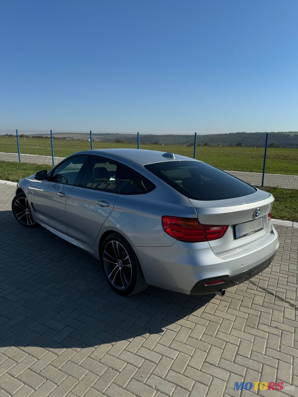 2015' BMW 3 Series Gran Turismo photo #2