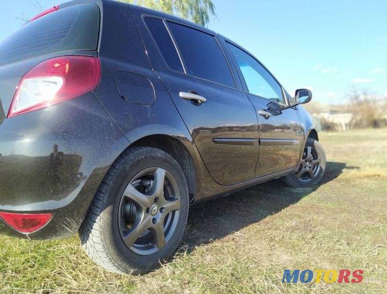 2012' Renault Clio photo #1