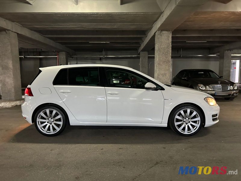 2016' Volkswagen Golf photo #3