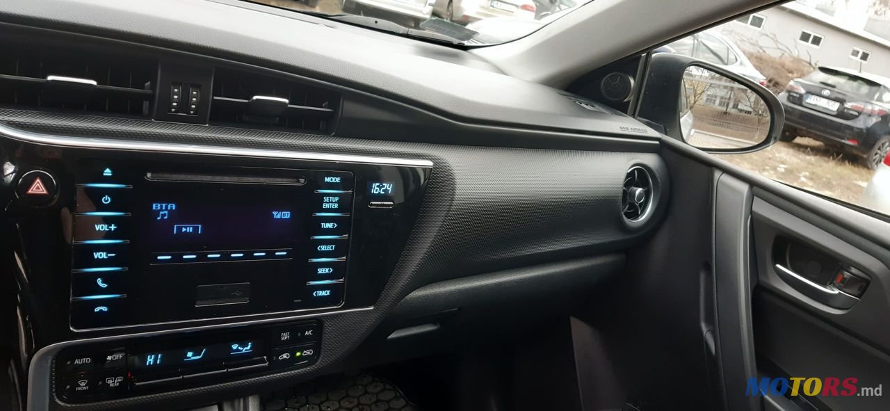 2016' Toyota Auris photo #3