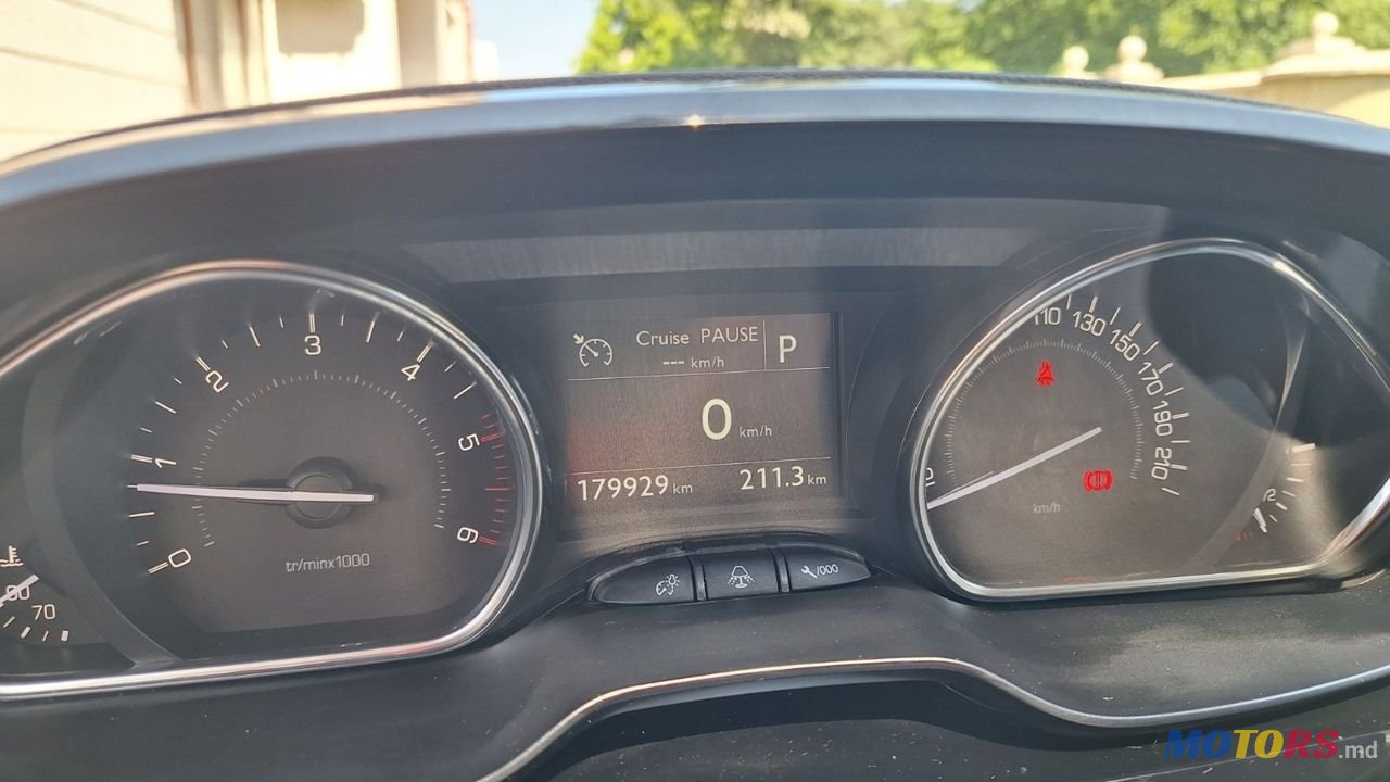 2019' Peugeot 2008 photo #2