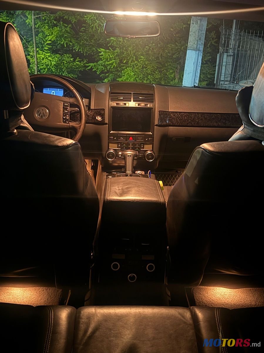 2009' Volkswagen Touareg photo #1