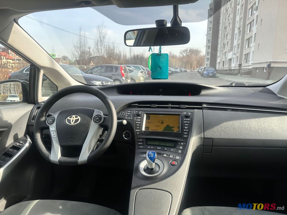 2011' Toyota Prius photo #3