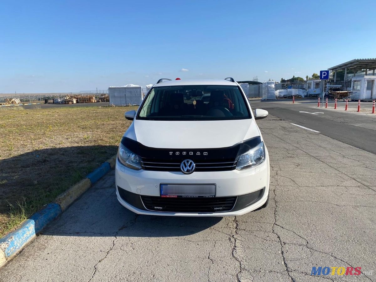 2011' Volkswagen Touran photo #1