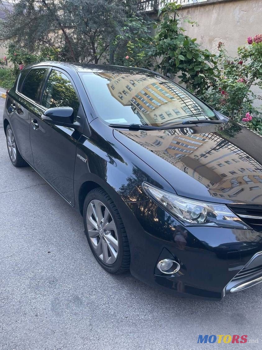 2013' Toyota Auris photo #3