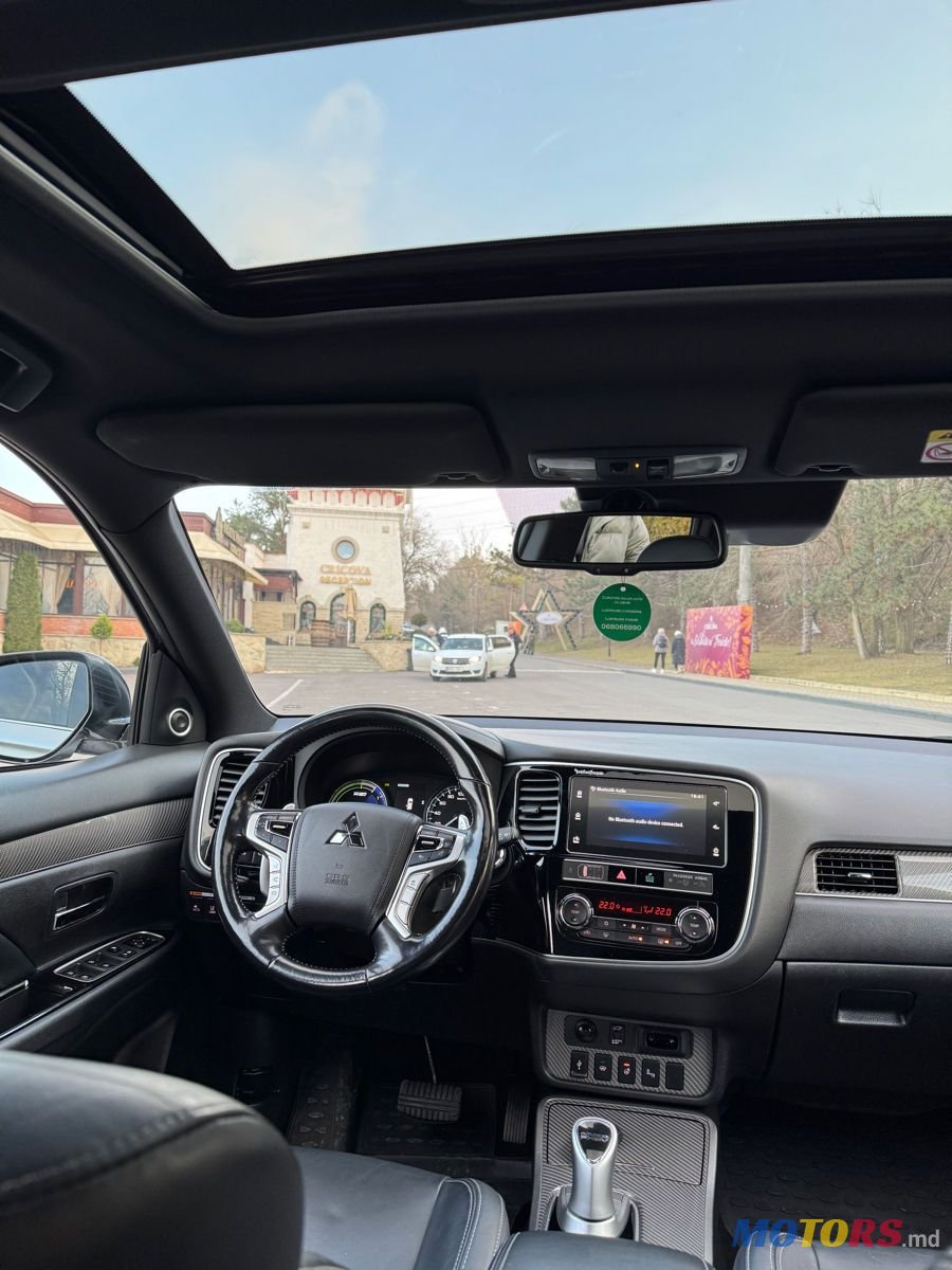 2018' Mitsubishi Outlander photo #6